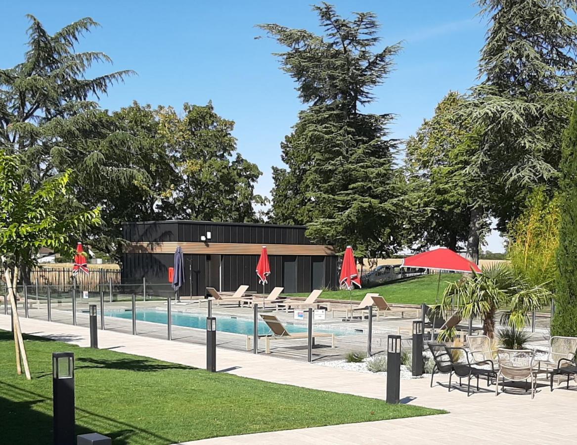 Logis Hotel Relais Saint Jacques - Chateauroux Déols Екстериор снимка