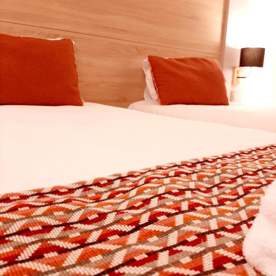 Logis Hotel Relais Saint Jacques - Chateauroux Déols Екстериор снимка