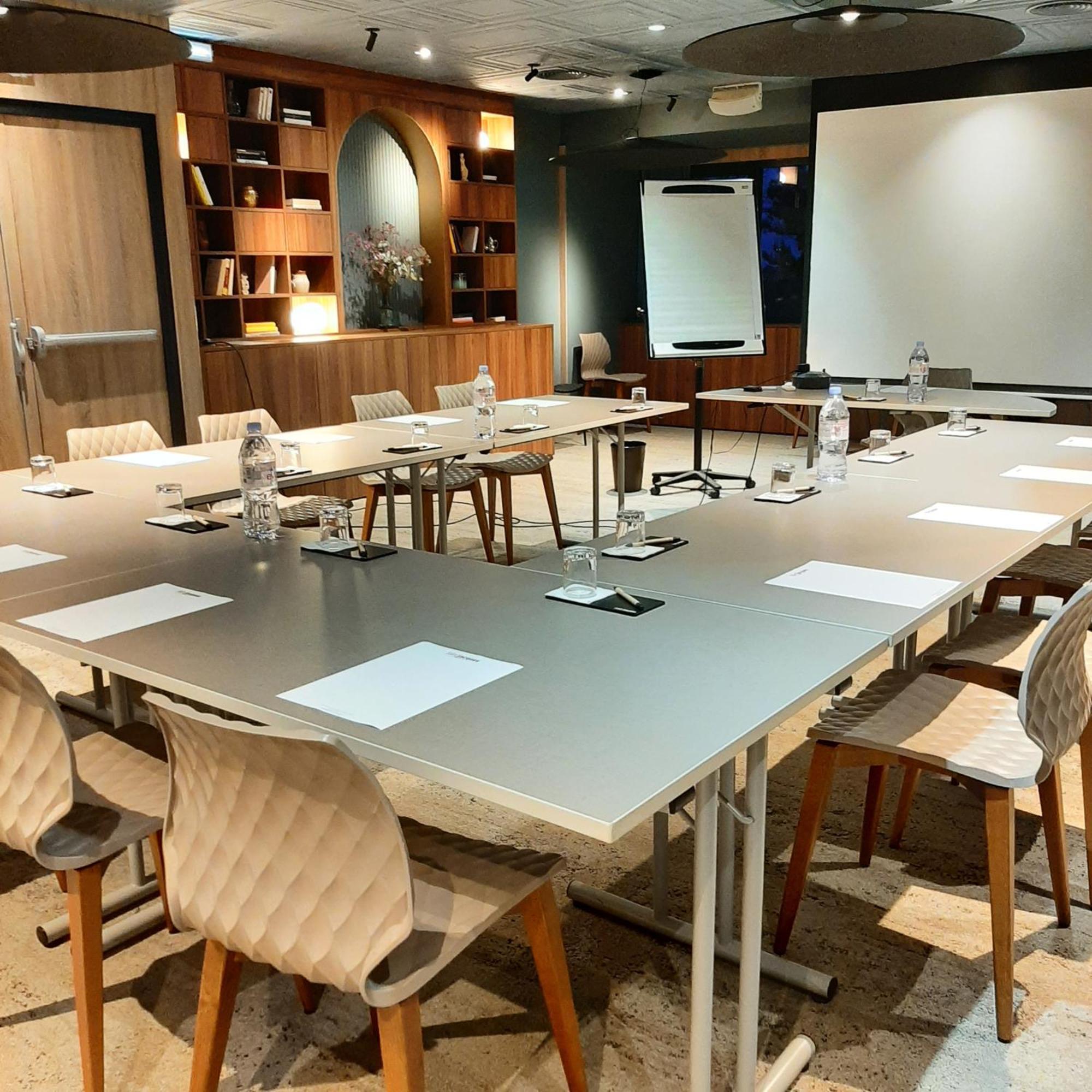 Logis Hotel Relais Saint Jacques - Chateauroux Déols Екстериор снимка