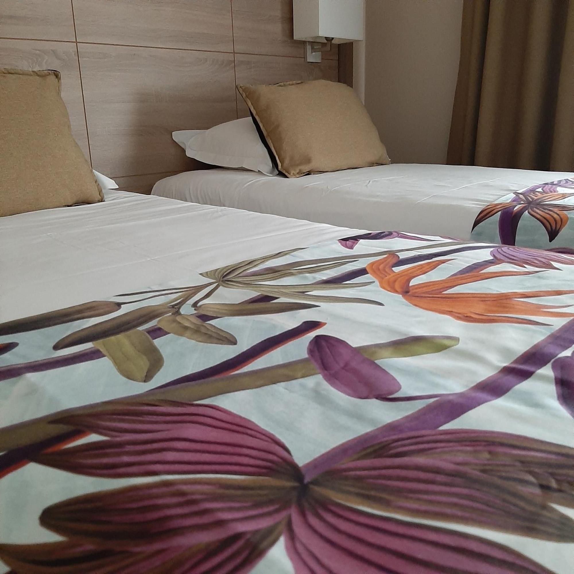 Logis Hotel Relais Saint Jacques - Chateauroux Déols Екстериор снимка