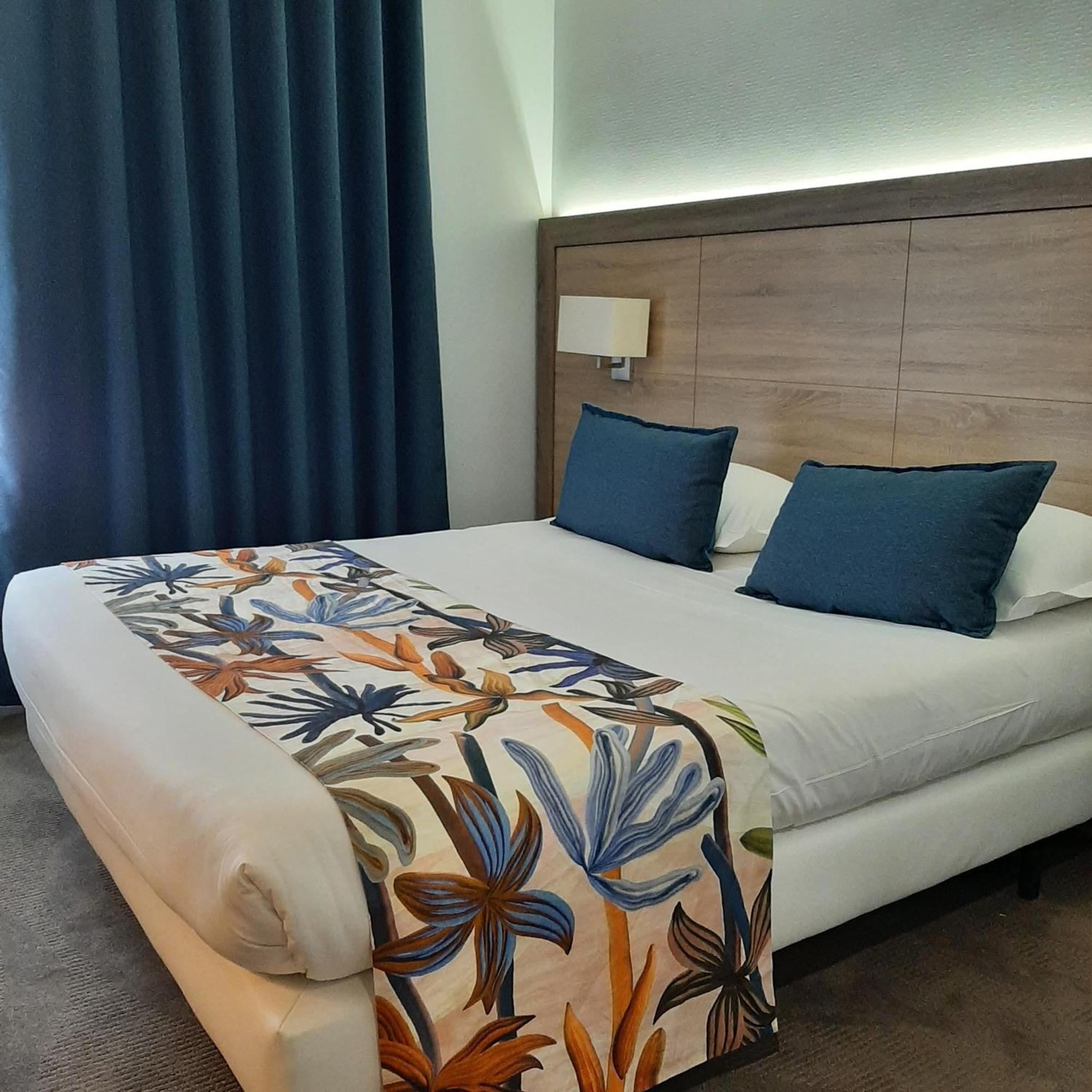 Logis Hotel Relais Saint Jacques - Chateauroux Déols Екстериор снимка