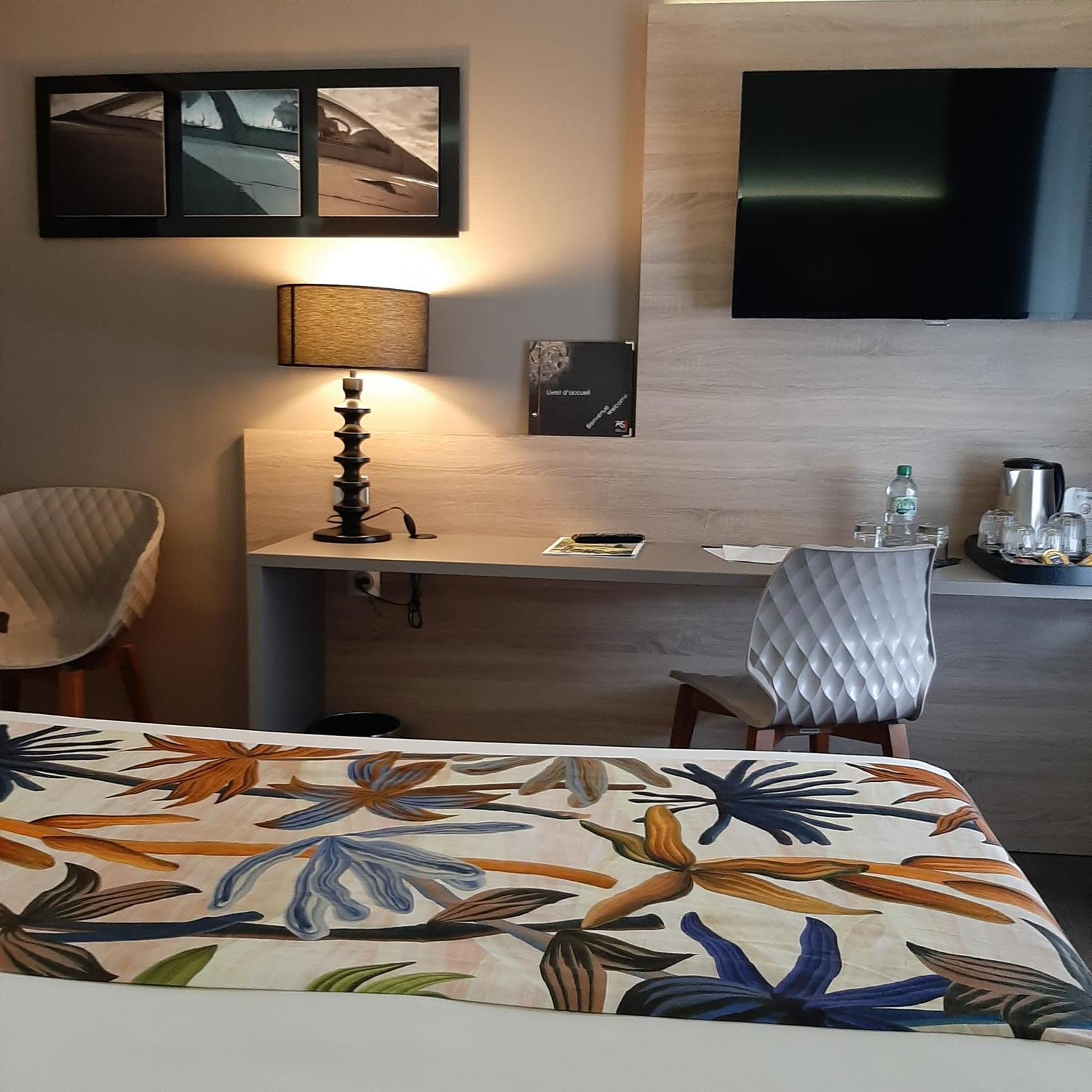 Logis Hotel Relais Saint Jacques - Chateauroux Déols Екстериор снимка