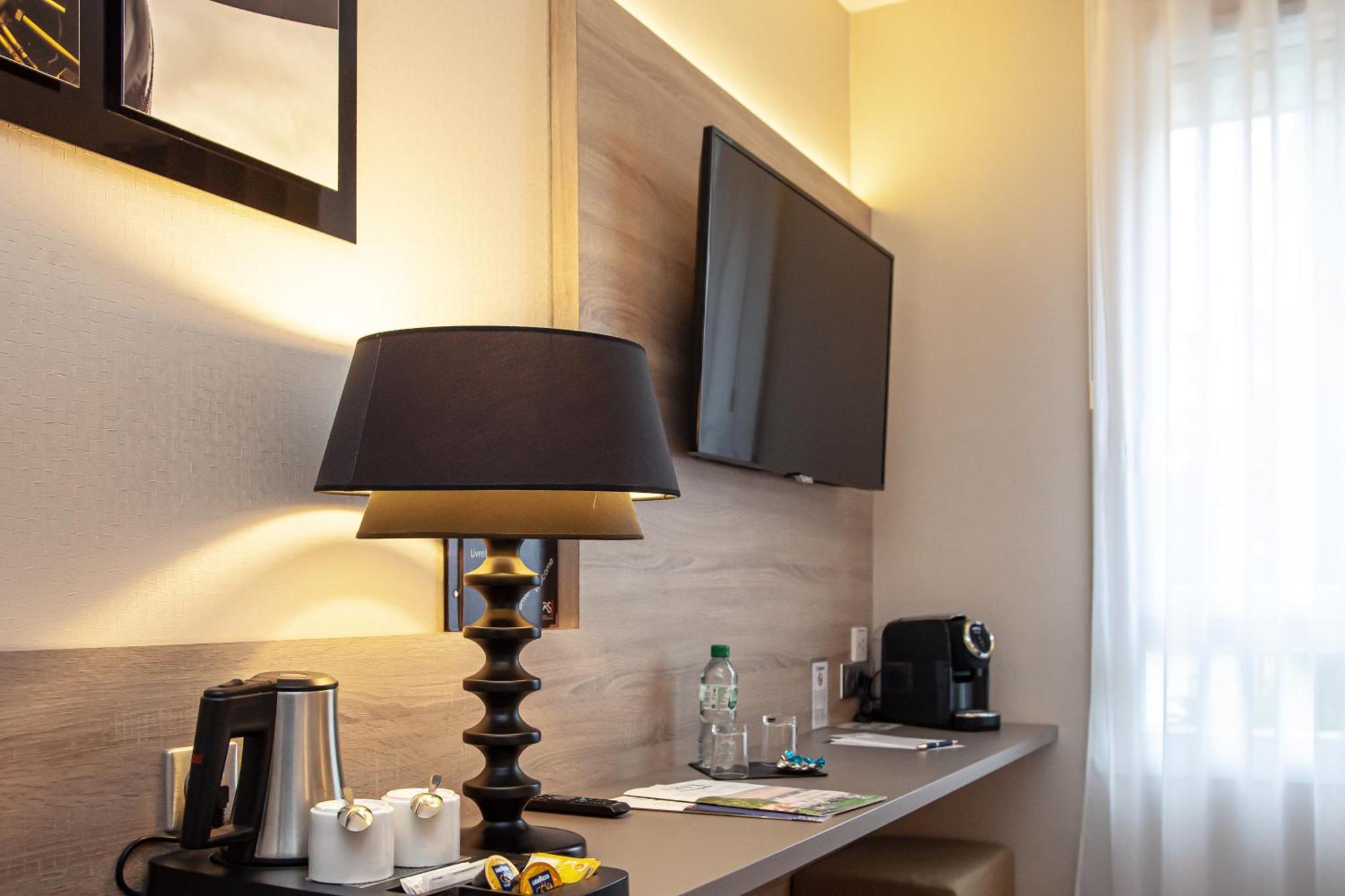 Logis Hotel Relais Saint Jacques - Chateauroux Déols Екстериор снимка