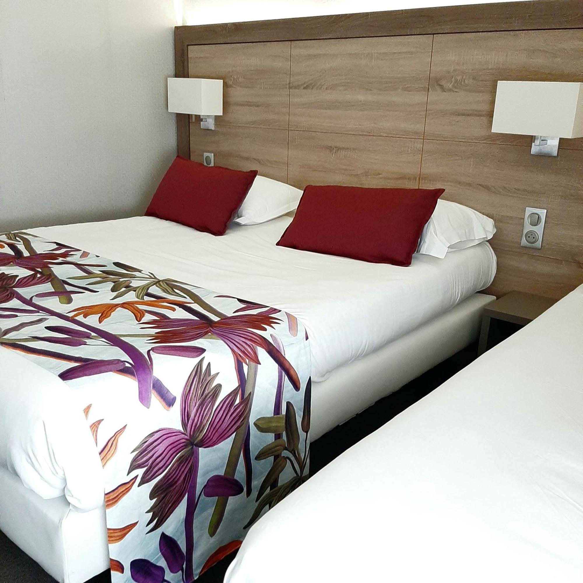 Logis Hotel Relais Saint Jacques - Chateauroux Déols Екстериор снимка