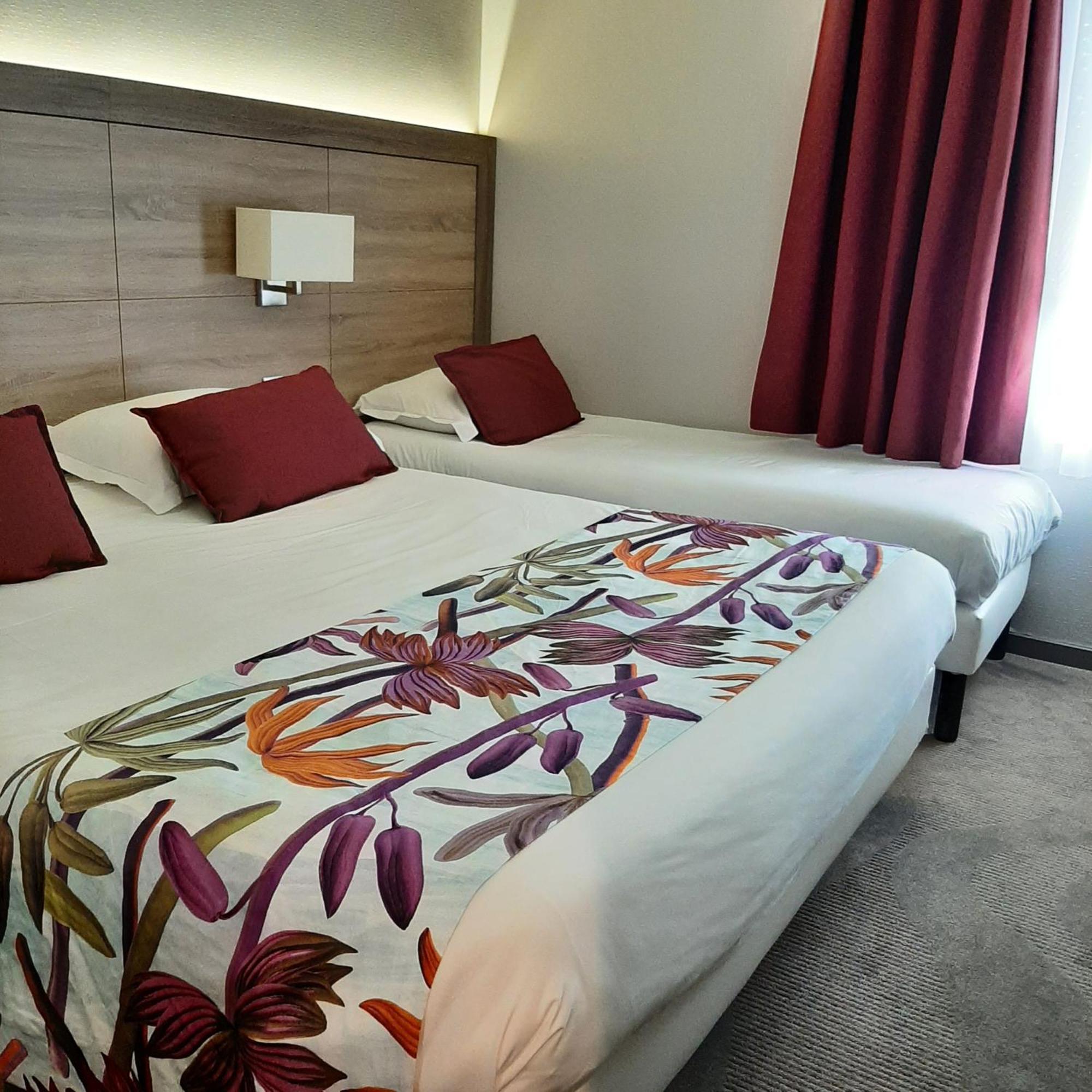 Logis Hotel Relais Saint Jacques - Chateauroux Déols Екстериор снимка