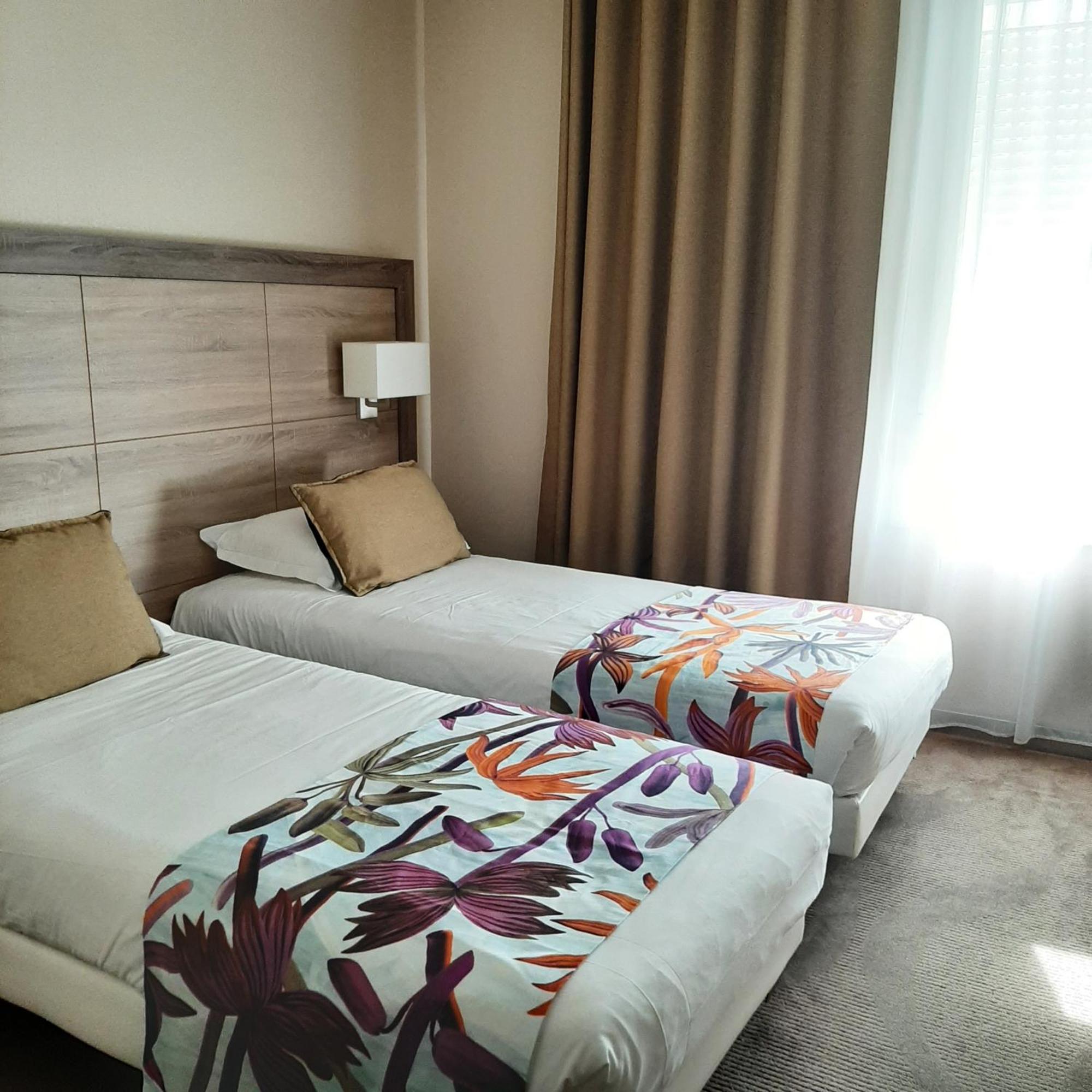 Logis Hotel Relais Saint Jacques - Chateauroux Déols Екстериор снимка