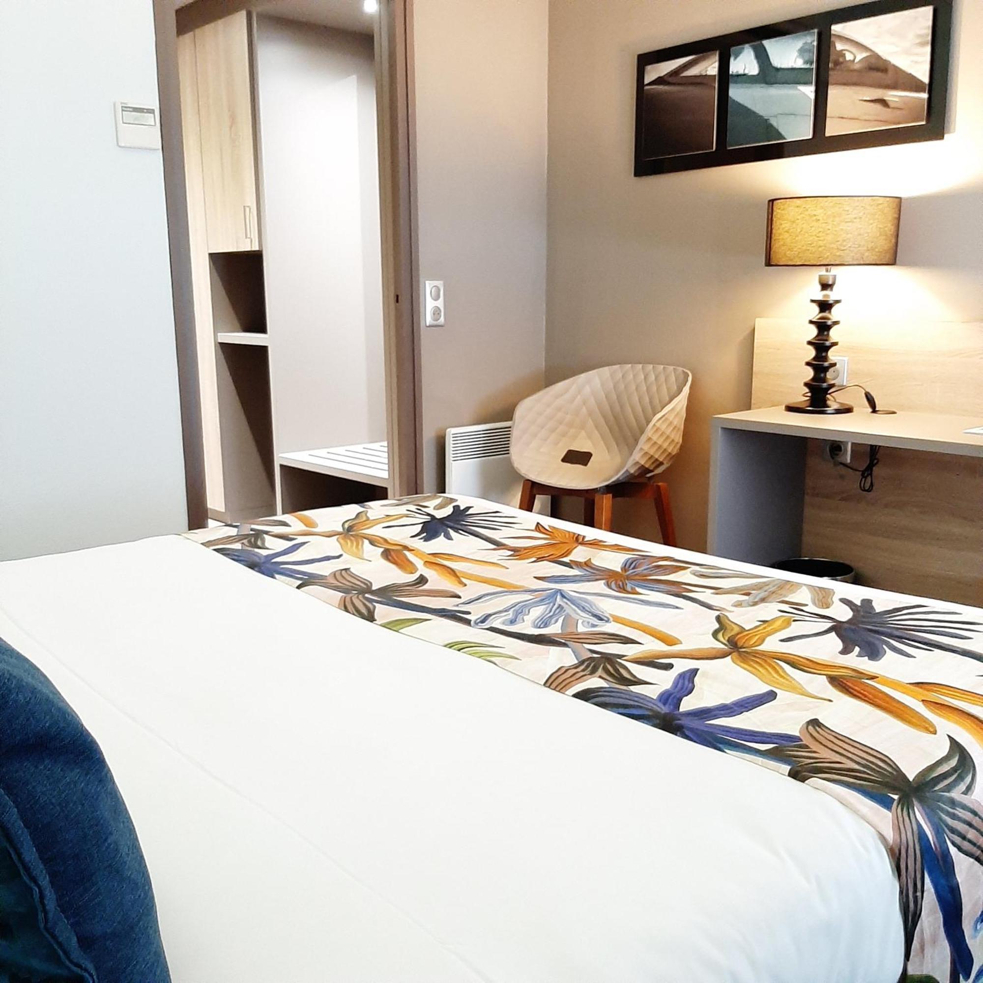 Logis Hotel Relais Saint Jacques - Chateauroux Déols Екстериор снимка