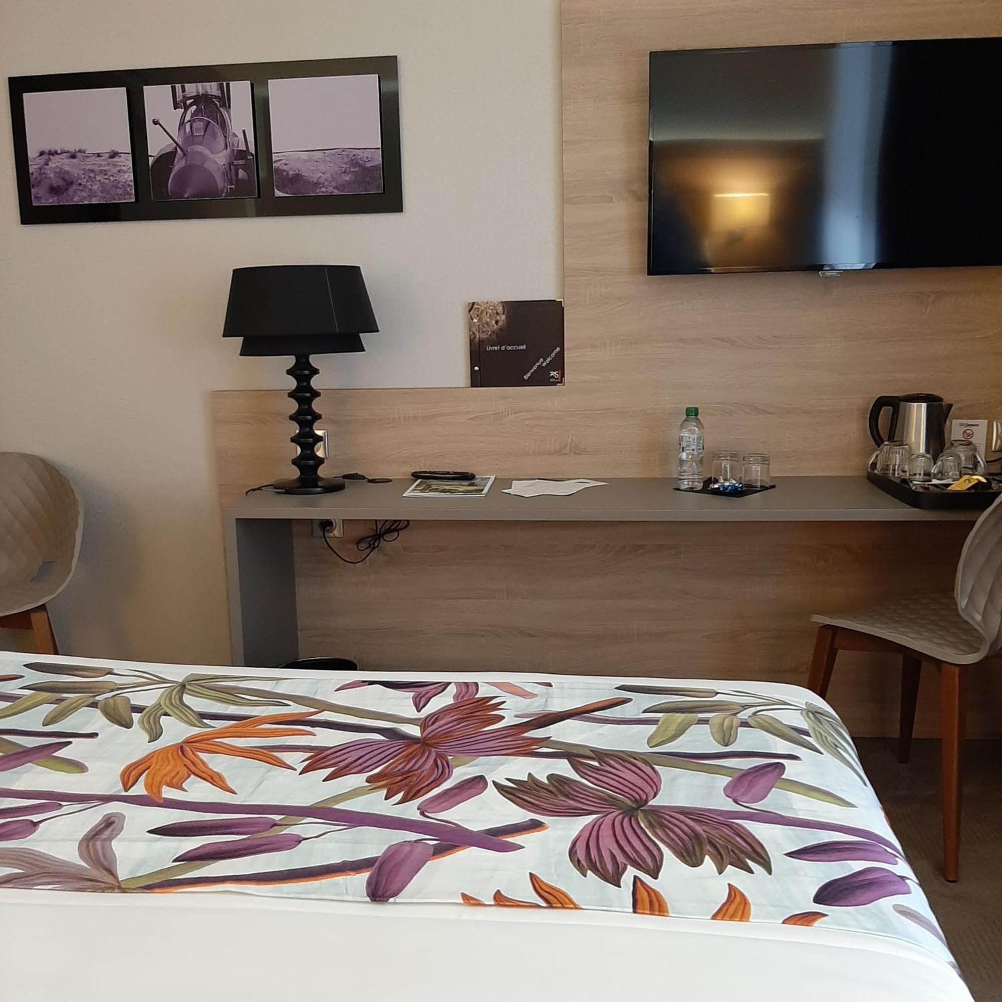 Logis Hotel Relais Saint Jacques - Chateauroux Déols Екстериор снимка