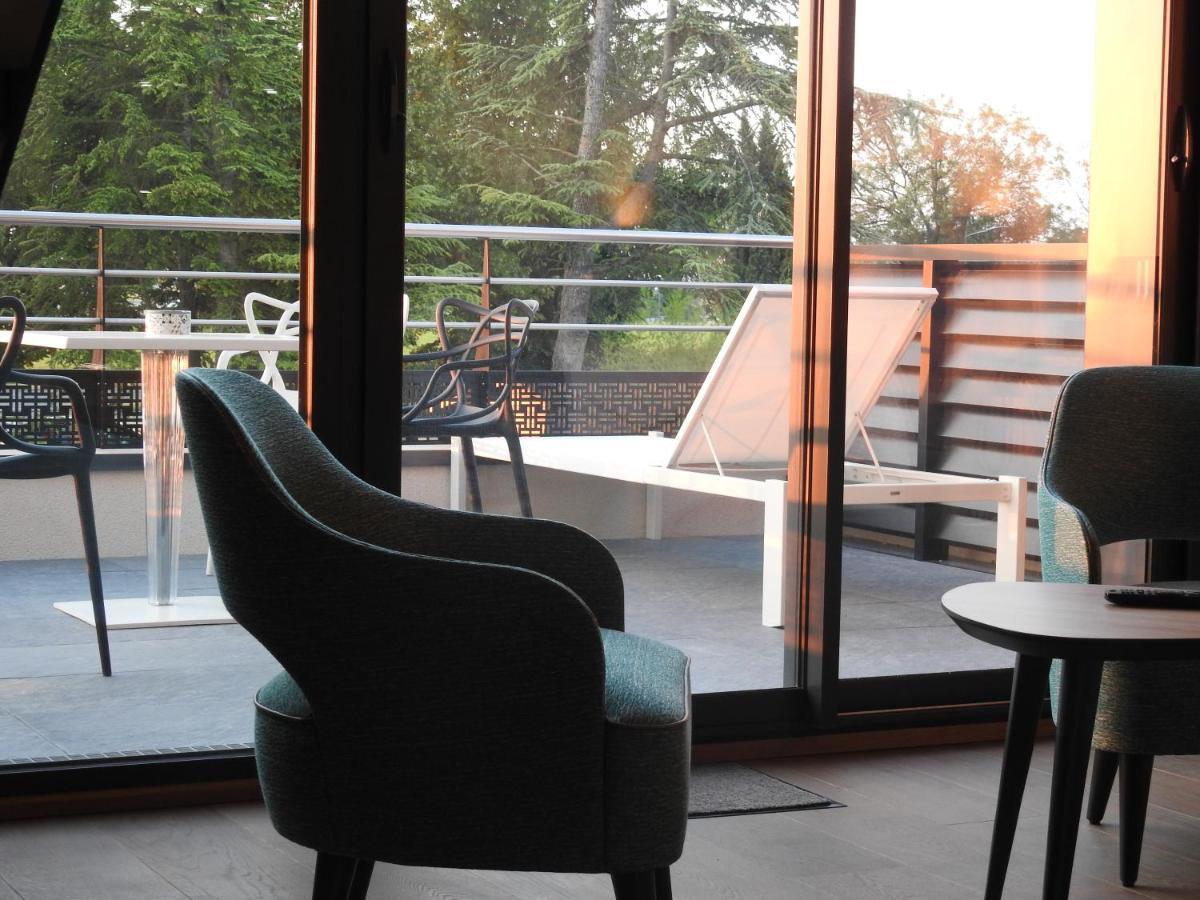 Logis Hotel Relais Saint Jacques - Chateauroux Déols Екстериор снимка